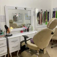 همکاری در سالن زیبای