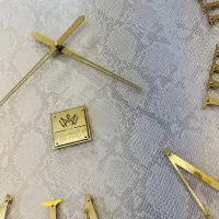 ساعت شیک روی چرم