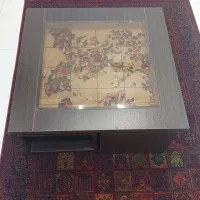 میز و چهار عدد گل میز