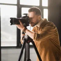 استخدام فیلمبردار و ادیتور و کار اموز