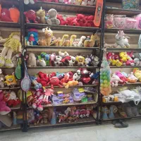 ب یک فروشنده خانم و یک فروشنده اقا