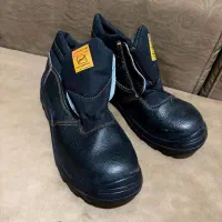 دو جفت کفش ایمنی