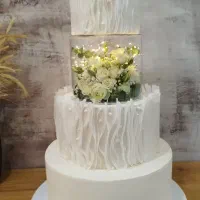 اجرای تخصصی کیک تولد، عقد،عروسی با بهترین متریال