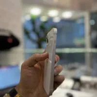 ۱۳ نرمال سفید ( در حد آکبند )|موبایل|اصفهان, باغ زرشک|دیوار