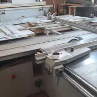 به یک برشکار ام دی اف استاد کار نجاری و ام دی اف