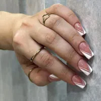 سالن تخصصی کاشت ناخن