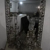 آینه و شمعدانی و ساعت برنزی|آینه|میانه, |دیوار