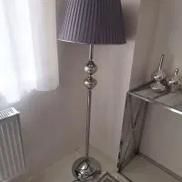 آباژور ایستاده