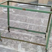 میزکار بزرگ و لوله استیل نرده