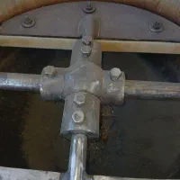 پاتیل گزداغزن سوهان|ماشینآلات صنعتی|اصفهان, بوستان زاینده رود|دیوار