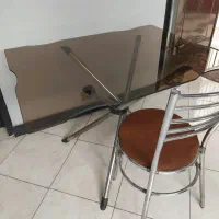 میزناهارخوری صفحه شیشه  پایه استیل