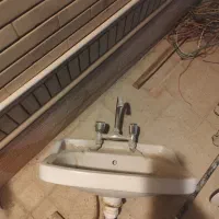 یک عدد روشویی ویک عدد فلش تانک