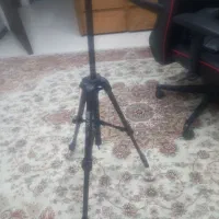 سه پایه دوربین بنرو