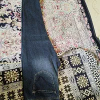 سه عدد شلوار و یک عدد بولوز