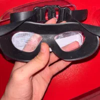 عینک شنا در حد نو