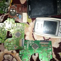 پنج عدد گوشی سه عدد نوکیا دوتا مجارستان یکی آلمان