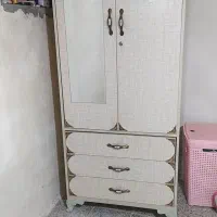 کمد جا لباسی شیک جادار زیبا و تمیز. فقط ۹۸۰۰