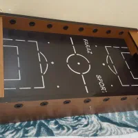 یک عدد فوتبال دستی تمیز در حد نو با پایه بلند