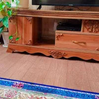 در حد نو تلوزیون زدم به دیوار میخام بفروشمش