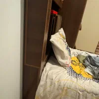 تخت خواب یک نفره همراه با تشک و‌کمد