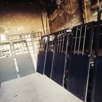تولیدی درب انباری  نو کهنه رنگ شده