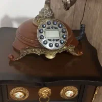 گوشی تلفن سلطنتی و میز تلفن