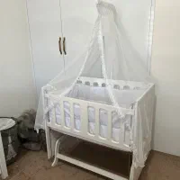 صندلی غذا و گهواره چوبی کودک