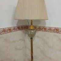 آباژور ایستاده