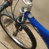 دوچرخه ۲۶ آبی دو کمک