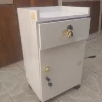 میز کشو دار ، و کمد دار