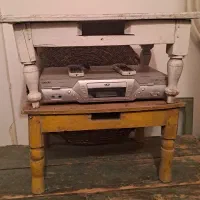 تخت کودک جعبه قالی تلویزیون یخچال قدیمی عتیغه|تخت و صندلی بچه|ارومیه, |دیوار