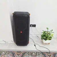 پارتی باکسJBL710 کم کارکرد