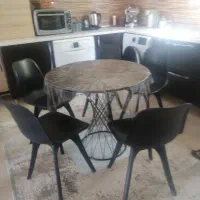 چهار عدد صندلی و سه عدد میز بدون روکش در حد نو