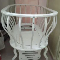 تخت کنار مادر