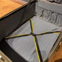 چمدان مسافرتی|کیف، کفش، کمربند|رشت, معلم|دیوار