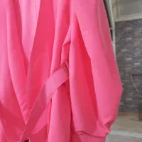 بارانی صورتی عروسکی|لباس|رشت, منظریه|دیوار