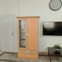 کمد نوجوان بسیار تمیز