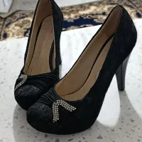 سه دست کفش نو|کیف، کفش، کمربند|سیلوانه, |دیوار