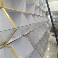 دکور چوبی با ویترین شیشه ای