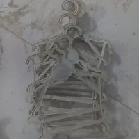 جا لباسی یا چوب لباسی پلاستیکی