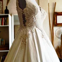 پیراهن عروس تمام ساتن و بالاتنه پنل سنگدوزی|لباس|رشت, گلسار|دیوار