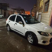 کوییکR مدل ۱۴۰۰ . سقف مشکی بسیار تمیز .