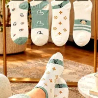 فروش ویژه جوراب و لباس زیر زنانه