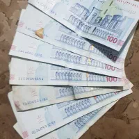 اسکناس صدهزار تومانی امضا قرمز