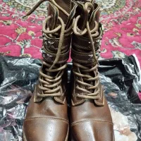 یک جفت پوتین زمستانه زنانه چرم  رنگ قهوی  سایر 38
