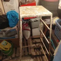 چهارپایه فلزی سالم