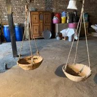 ترازو و کوزه قدیمی