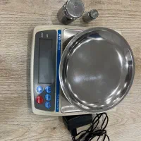 ترازو طلا فروشی و آزمایشگاهی برندand ژاپن ۶۰۰ گرمی