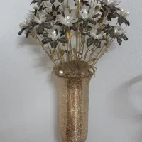 گلدان به همراه گل های کریستالی