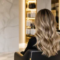 رنگ و لایت تخصصی  دارای مدرک بین‌المللی از ایتالیا